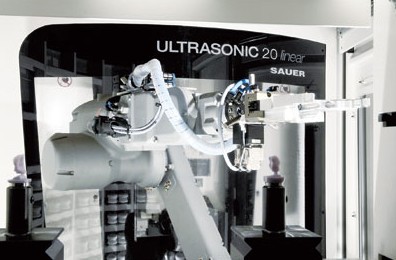  裝有PH 3|100型機械手自動化係統的（de）ULTRASONIC 20 linear機床生產效率高、占地少、室內淨高要求低